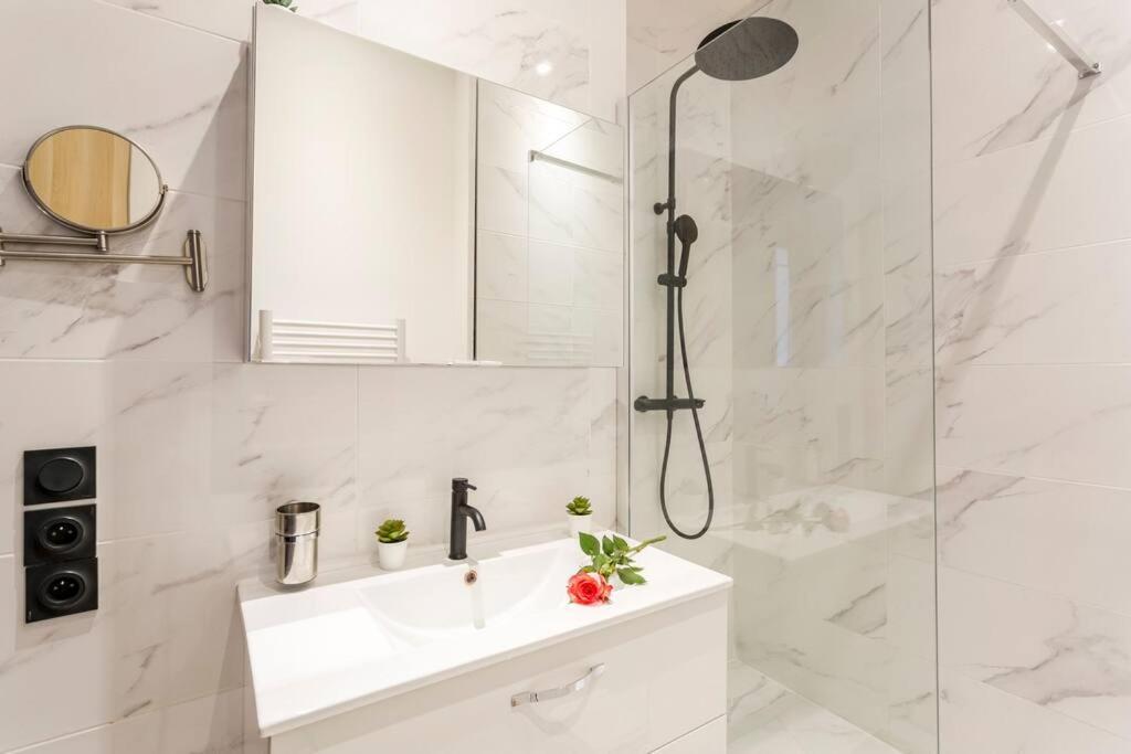 Suite Paris, Tour Eiffel, Champs Elysees Екстер'єр фото